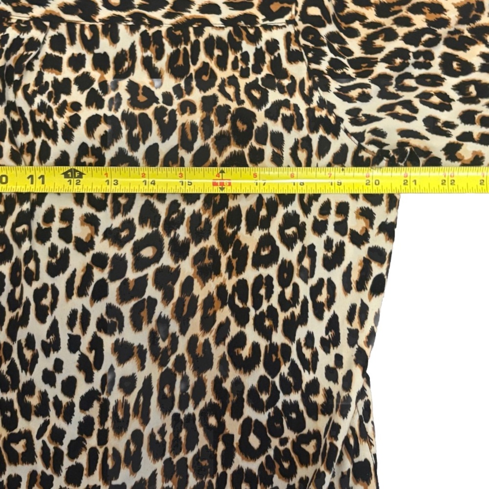 Leopard Print Button-Up Shirt Size Medium - Picture 6 of 8